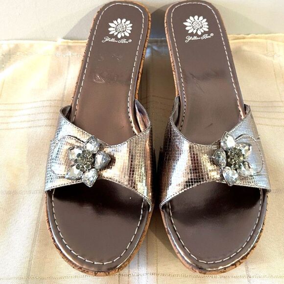 Yellow Box Silver Rhinestone Flower Wedge Sandals - Size 11 - Picture 1 of 8